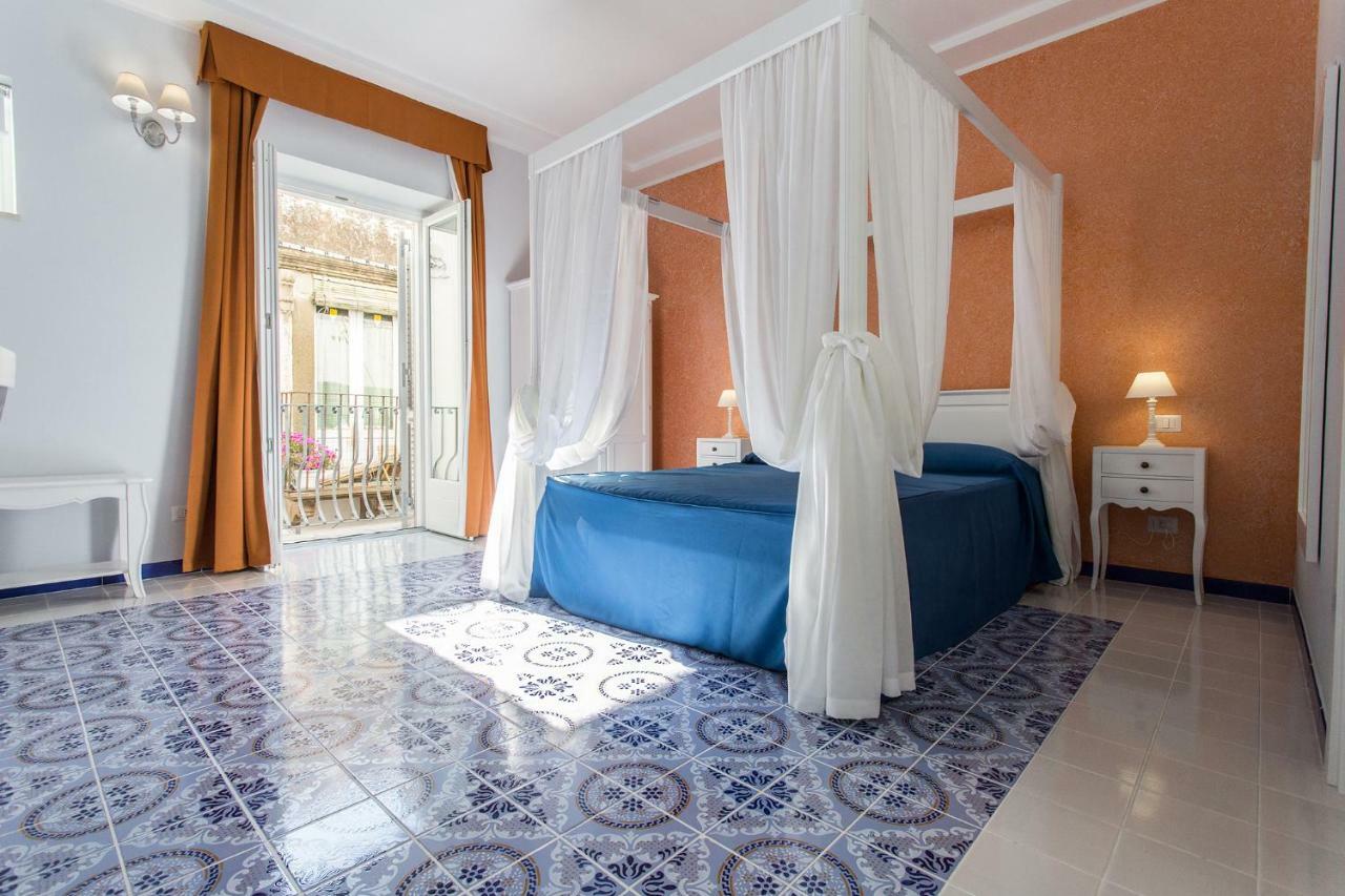 Odysseus Hotel Липари Экстерьер фото
