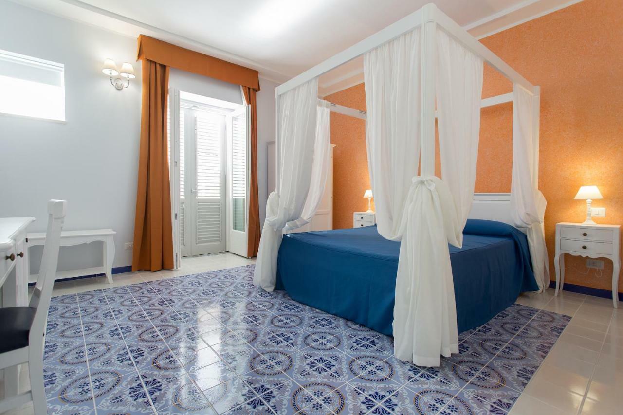 Odysseus Hotel Липари Экстерьер фото