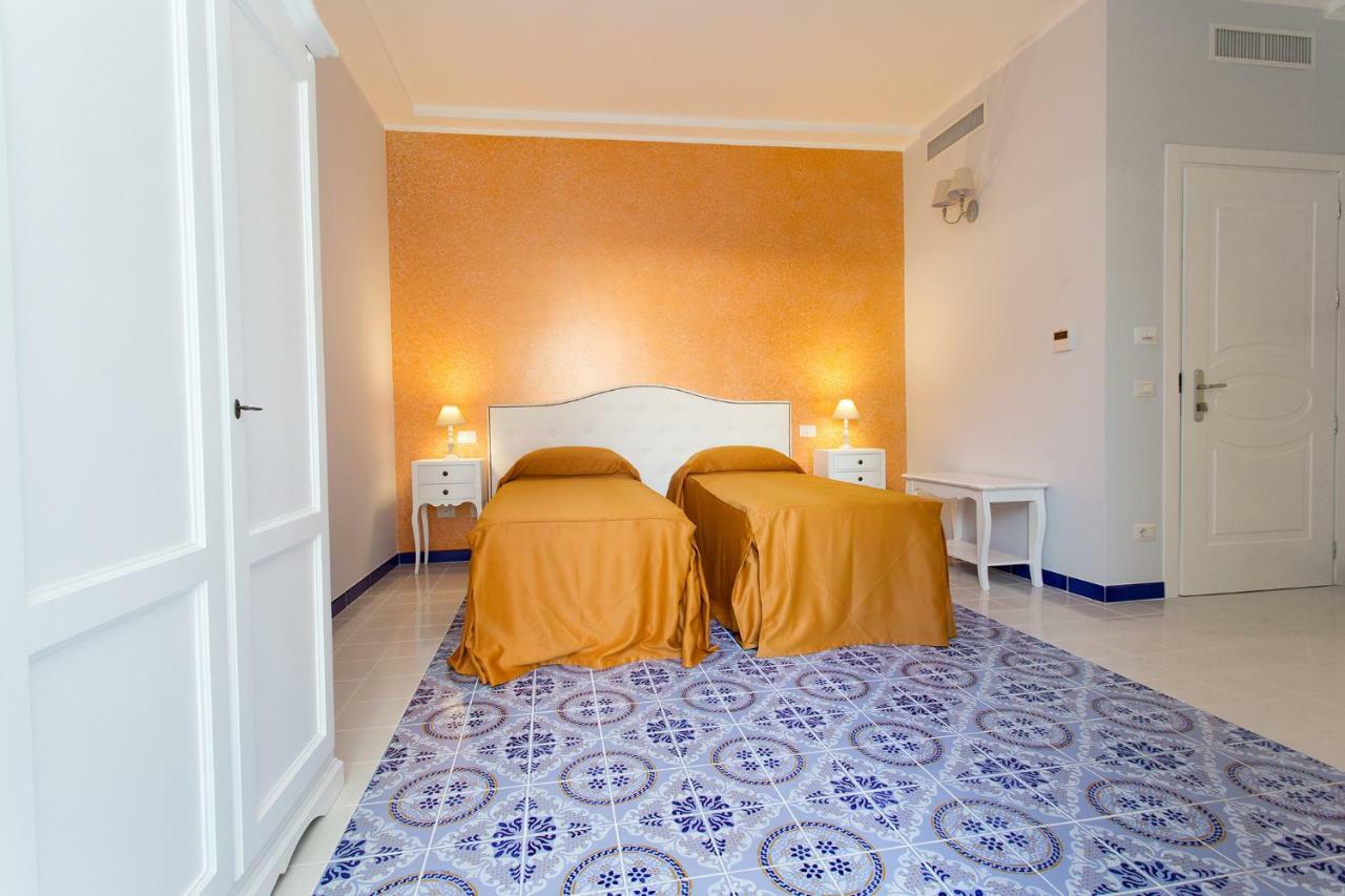 Odysseus Hotel Липари Экстерьер фото
