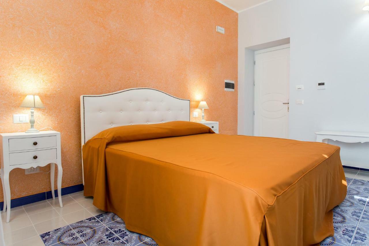 Odysseus Hotel Липари Экстерьер фото