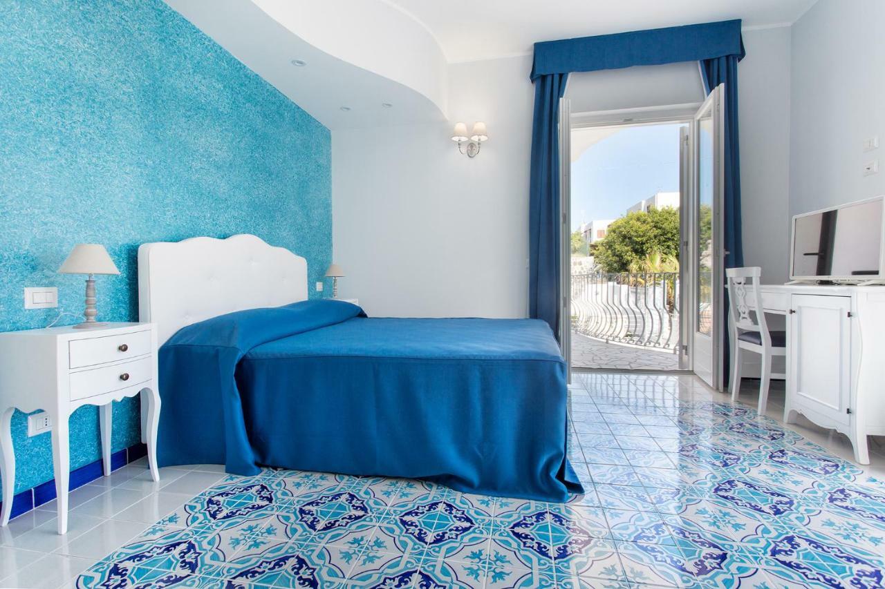 Odysseus Hotel Липари Экстерьер фото