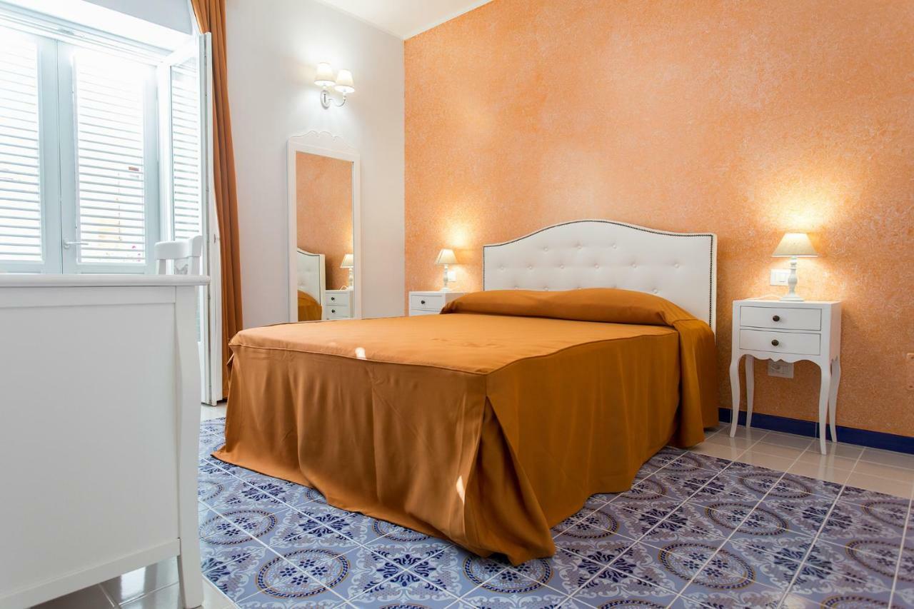 Odysseus Hotel Липари Экстерьер фото