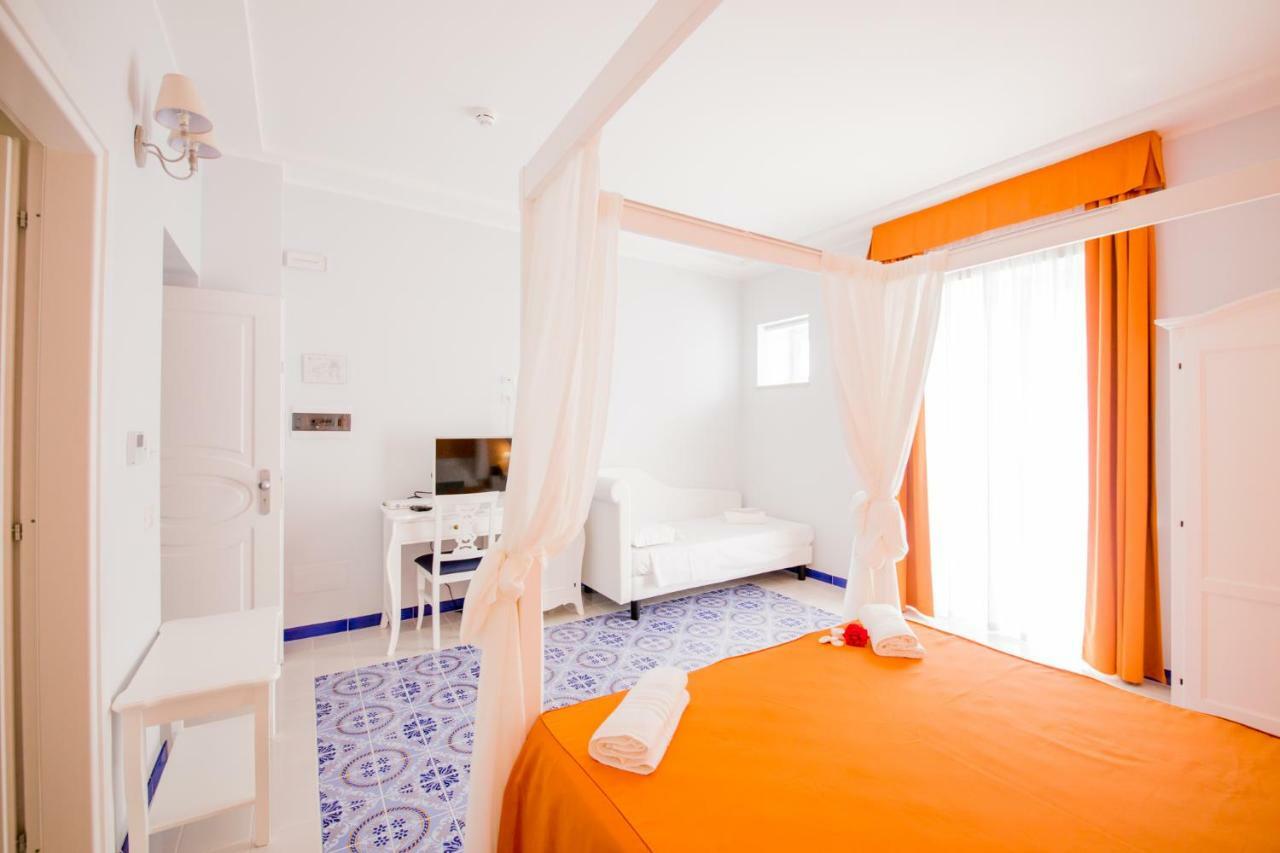 Odysseus Hotel Липари Экстерьер фото