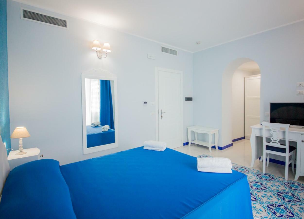 Odysseus Hotel Липари Экстерьер фото