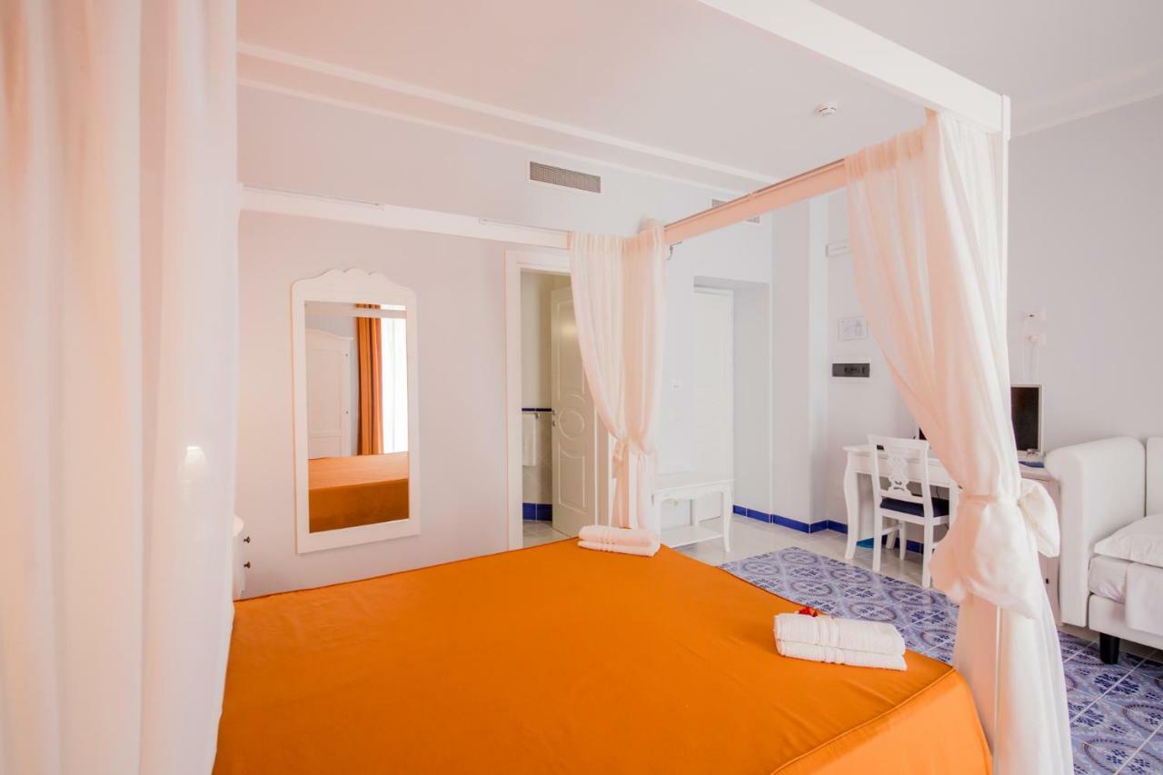 Odysseus Hotel Липари Экстерьер фото