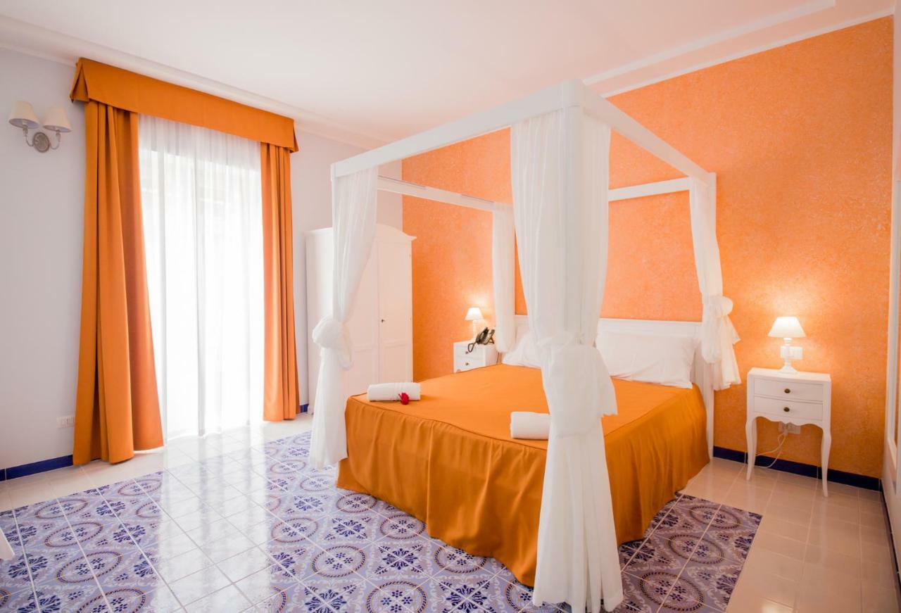 Odysseus Hotel Липари Экстерьер фото