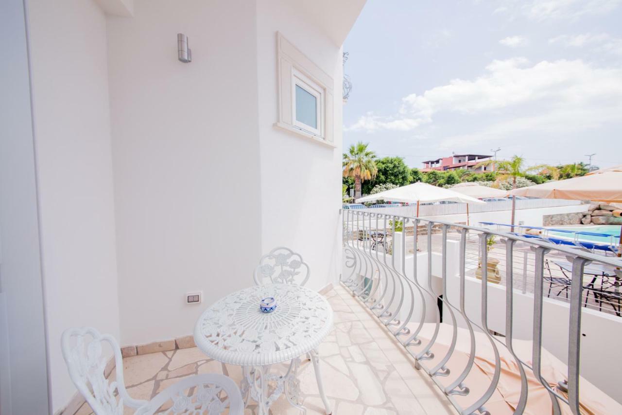 Odysseus Hotel Липари Экстерьер фото