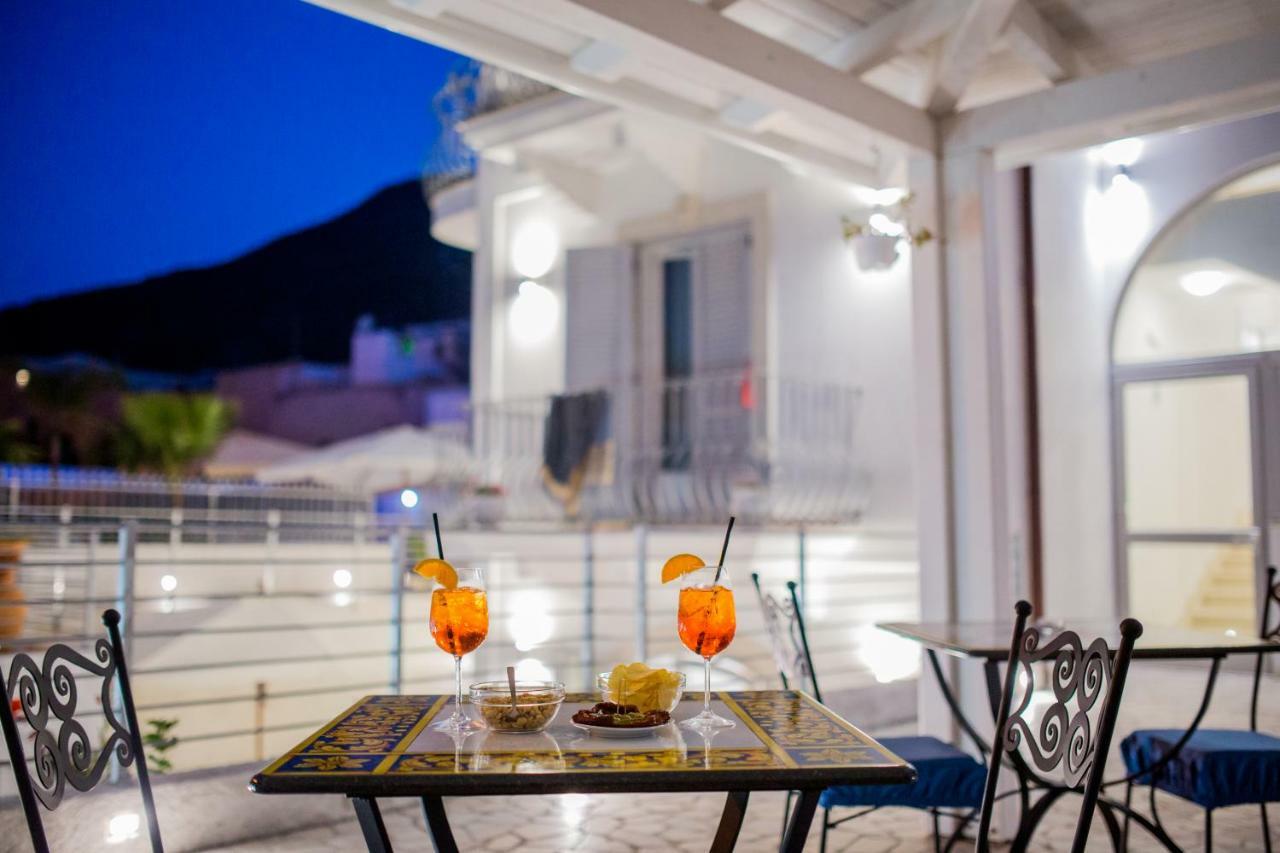 Odysseus Hotel Липари Экстерьер фото