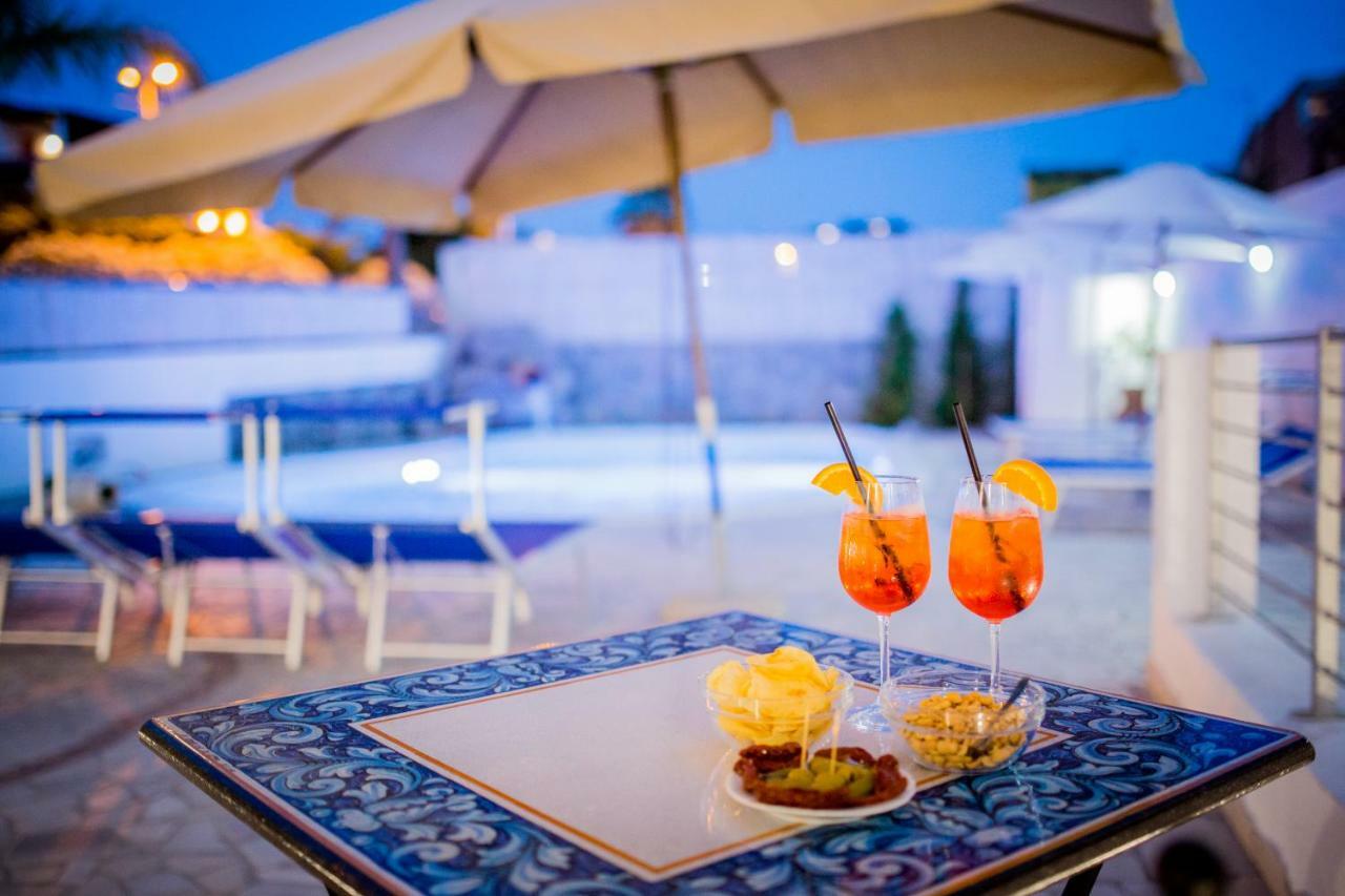 Odysseus Hotel Липари Экстерьер фото